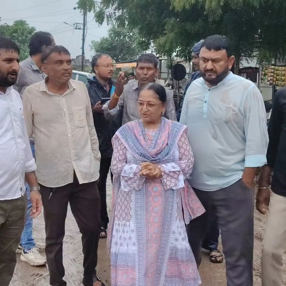 જૂનાગઢ મનપાના સત્તાધીશોના ફોટો સેશન સામે જનતાનો ભારે આક્રોશ:પ્રી-મોન્સૂન કામગીરીની પોલ ખુલતા જનતાએ સો.મીડિયા પર આડે હાથ લીધા, ચેરમેને કોમેન્ટ સેક્શન જ લોક કર્યું