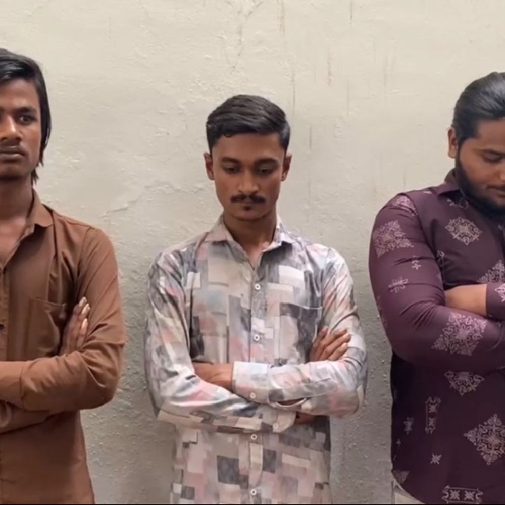 તસ્કરો માત્ર 5 સેકન્ડમાં ચોરીને આપે છે અંજામ:રાજકોટના મનહર પ્લોટમાં પાર્ક કરેલા સ્કૂટરની ડેકી તોડી પાંચ મોબાઈલની તફડંચી કરનાર ત્રિપુટી ઝડપાઇ