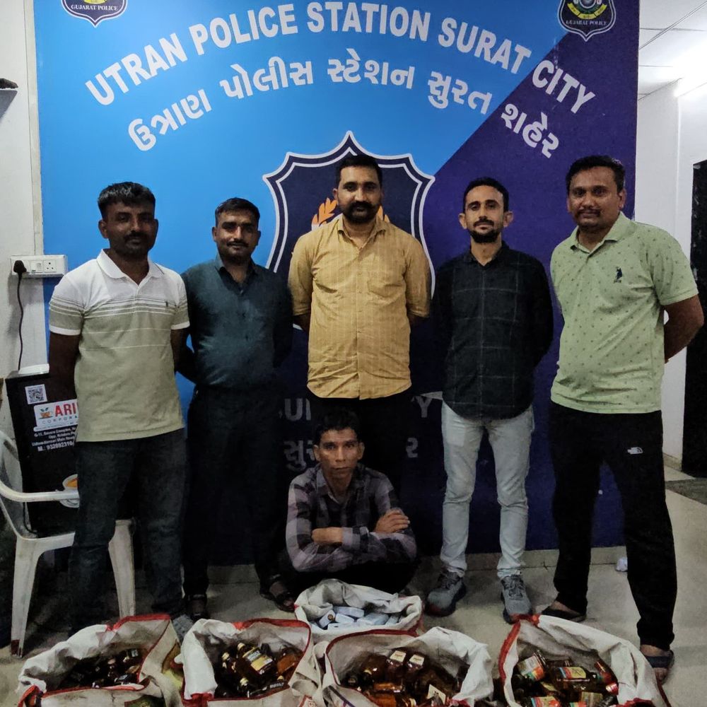 ઓટોરિક્ષાના ગુપ્ત ખાનામાથી વિદેશી દારૂનો જથ્થો ઝડપાયો,VIDEO:1.30 લાખના મુદ્દામાલ સાથે રીઢો બુટલેગર દબોચાયો, કઠોરગામની સોસાયટીના પાર્કિંગમાં પોલીસ ત્રાટકી