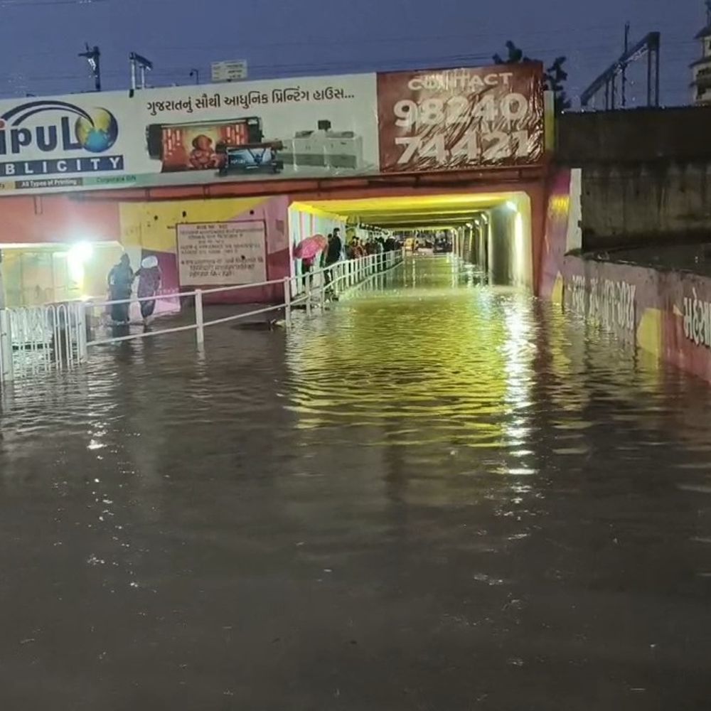 મહેસાણામાં એક કલાકના ભારે વરસાદમાં પ્રી-મોનસુનની પોલ ખુલી:ગોપીનાળું અને ભમ્મરિયા નાળું પાણીમાં ગરકાવ થતાં વાહન વ્યવહાર ઠપ