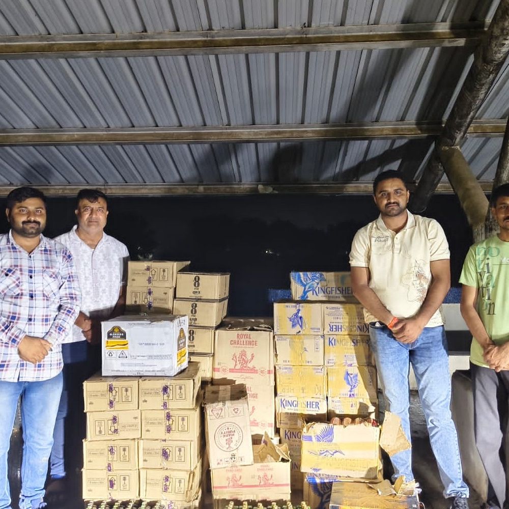 કિયા સેલ્ટોસમાં દારૂની હેરાફેરી ઝડપાઈ:શીલજ-થોળ રોડ પરથી 3.47 લાખનો વિદેશી દારૂનો જથ્થો જપ્ત, બુટલેગરો ફરાર