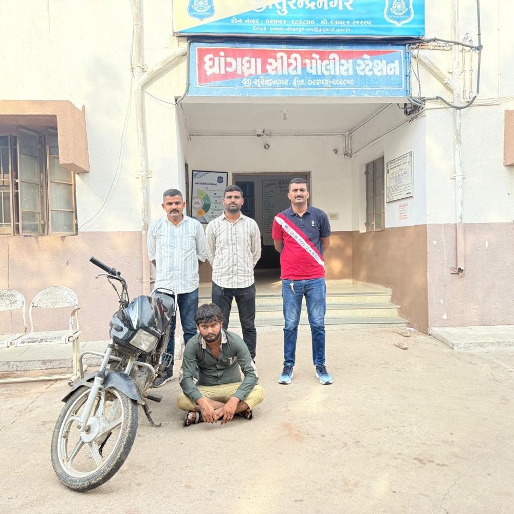 ચોરીના બાઇક સાથે એક શખસ ઝડપાયો:ધ્રાંગધ્રામાંથી LCBએ 50 હજારનું ચોરાયેલું બાઇક જપ્ત કર્યું, અમદાવાદના બોડકદેવથી મોટરસાઈકલ ચોરાઈ હતી