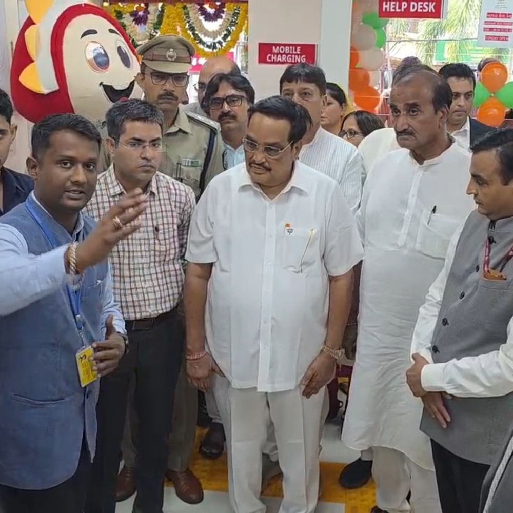 નવસારીમાં સૌપ્રથમવાર હાઈટેક આધાર સેવા કેન્દ્ર શરૂ:પાસપોર્ટ ઓફિસ જેવી સુવિધા, એક જ છત નીચે તમામ કામગીરીનો મળશે લાભ
