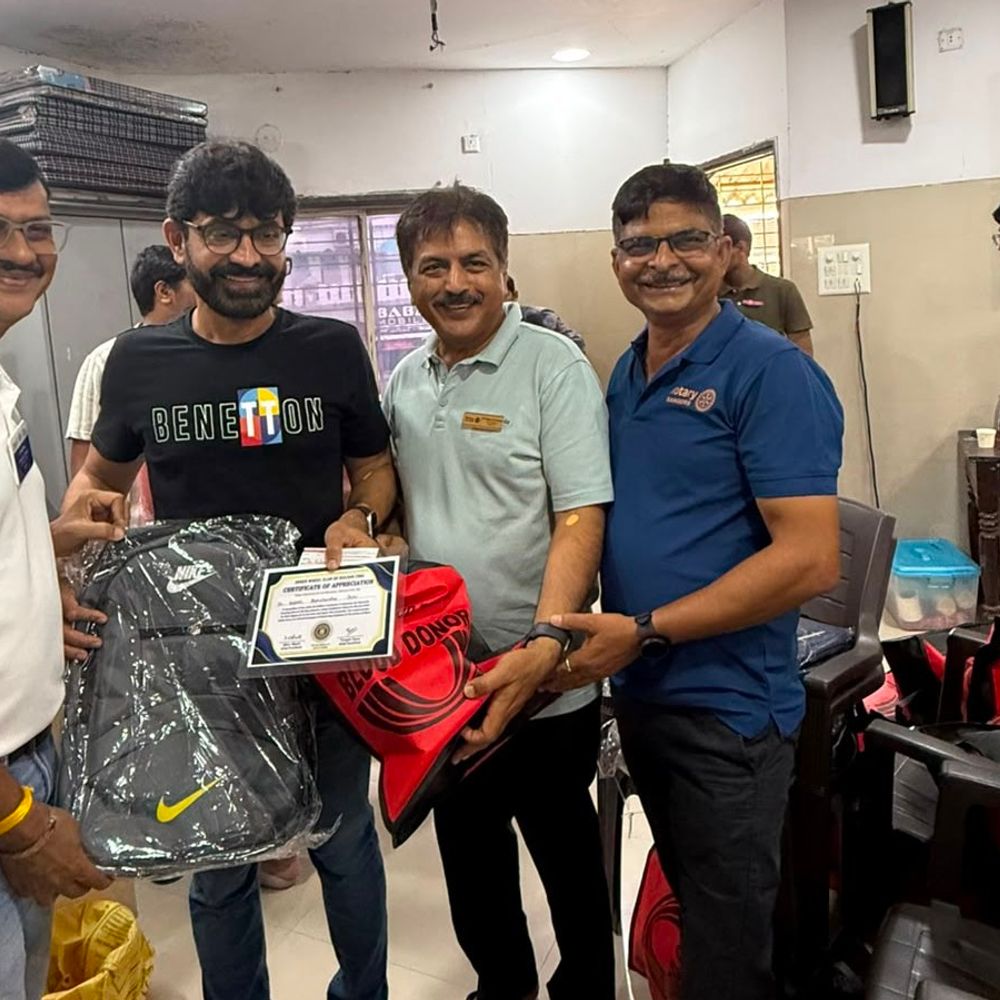 વલસાડમાં રોટ્રેક્ટ ક્લબ અને 12 સંસ્થાઓ દ્વારા રક્તદાન કેમ્પ:રક્તની અછતને પહોંચી વળવા અને દર્દીઓને સમયસર રક્ત ઉપલબ્ધ કરાવવાનો હેતુ