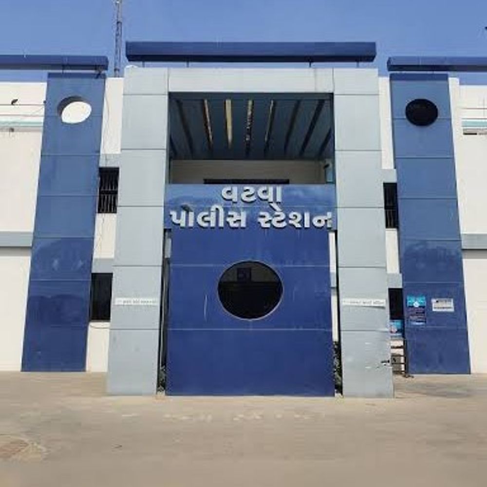 એક લાખ પરત લેવા મહિલાનું કારસ્તાન:વટવામાં ધર્મની બહેને ભાઇની નવજાત બાળકી રમાડવાના બહાને લઇ ગયા, બે લોકોની ધરપકડ