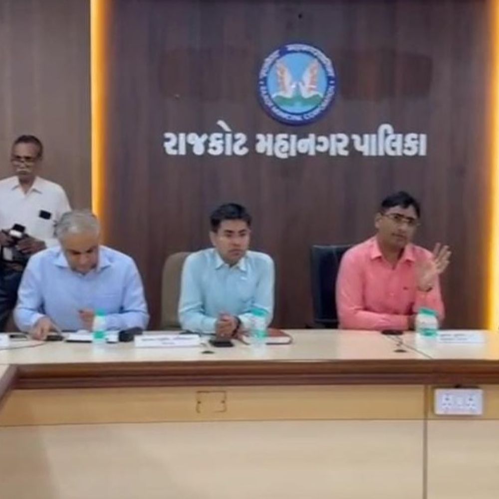 મનપાના અધિકારીઓ અને એન્જિનિયરોને 24 ક્લાક શિફ્ટ મુજબ કામગીરી સોંપાઈ:ચોમાસાને લઈને ડિઝાસ્ટર પ્લાન તૈયાર, મ્યુનિસિપલ કમિશનર એક્શન મોડમાં