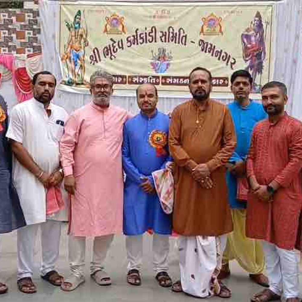 જામનગરમાં દ્વિતીય ઉપનયન સંસ્કાર કાર્યક્રમનું આયોજન:બટુકોને વૈદિક વિધિ-વિધાનથી જનોઈ ધારણ કરાવવામાં આવી
