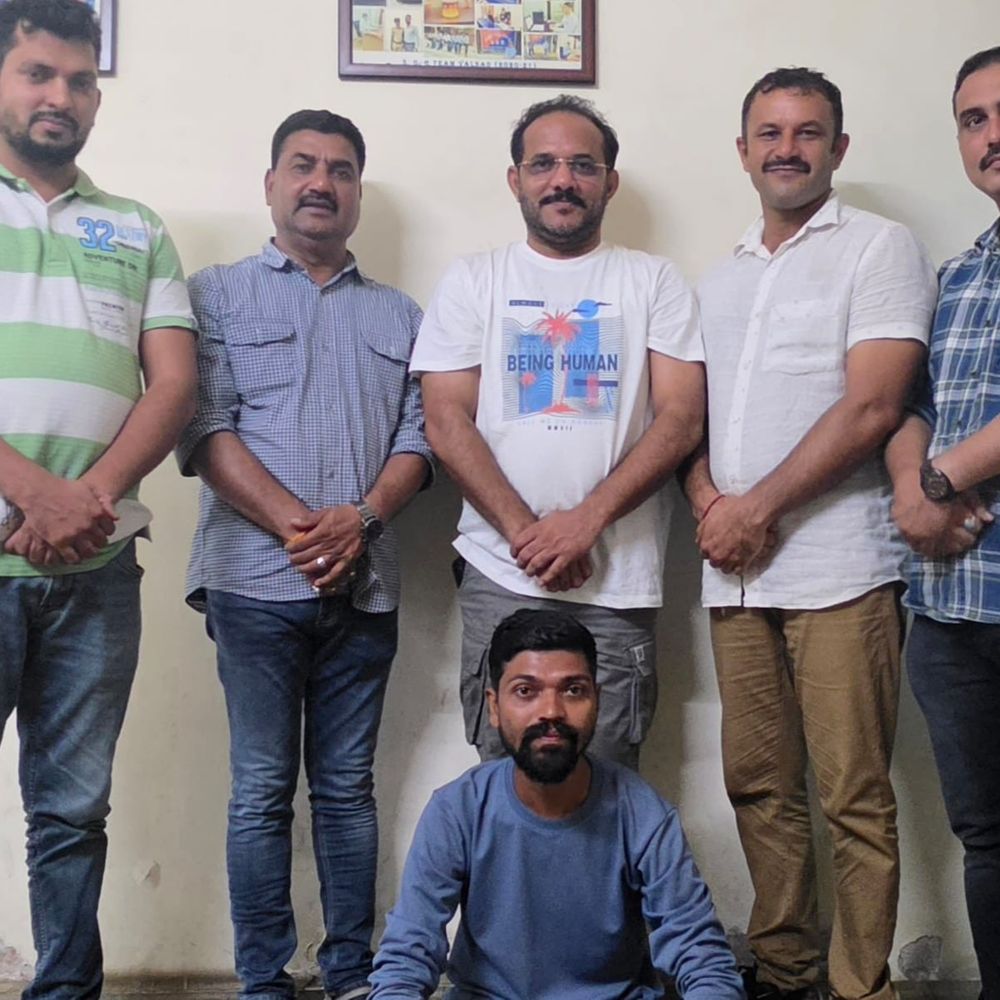 15 વર્ષથી ફરાર આરોપી અયોધ્યાથી ઝડપાયો:વલસાડ SOGએ ઓપરેશન કારાવાસ-2 હેઠળ ધરપકડ કરી