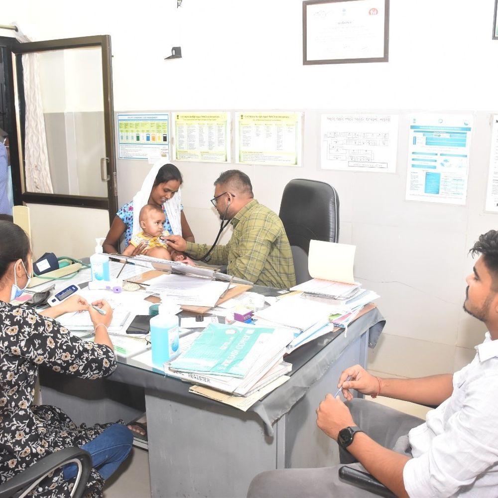 ધરમપુરના પિંડવળનું આરોગ્ય કેન્દ્ર જનસુખાકારીનું આદર્શ મોડેલ:સરકાર-ટ્રસ્ટના સહયોગથી 37 ગામોને આધુનિક સારવાર મળે છે, એક્સ-રે, સોનોગ્રાફી સહિતની સુવિધાઓ