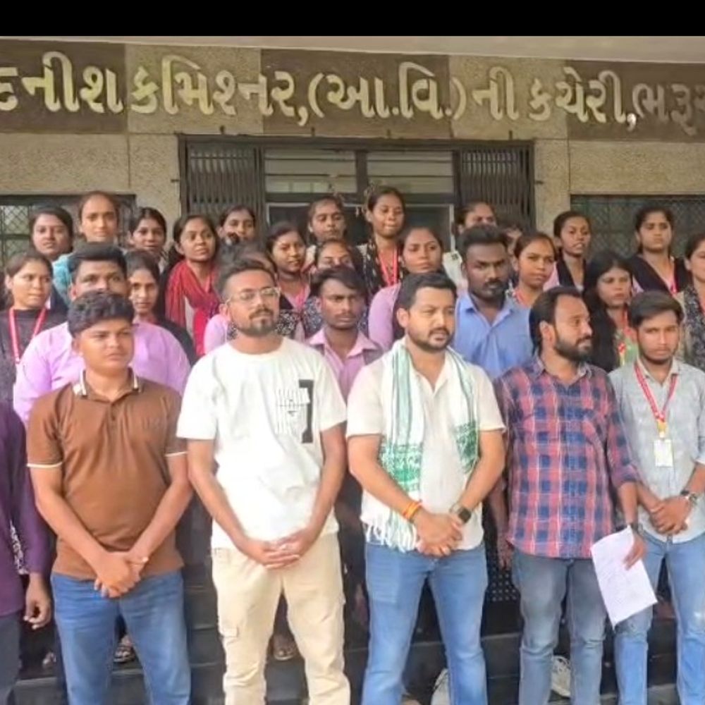 ભરૂચમાં આદિવાસી વિદ્યાર્થીઓને શિષ્યવૃત્તિ ન મળતાં અસંતોષ:આદિજાતિ કમિશનરને આવેદનપત્ર પાઠવી તાત્કાલિક ચૂકવણીની માંગ