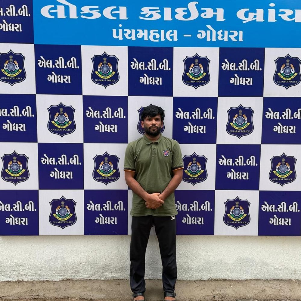 ગોધરામાં LCBએ ગુજસીટોકના બે વોન્ટેડ ઝડપ્યા:રાયોટિંગ, પશુ અત્યાચાર સહિતના ગંભીર ગુનાઓમાં ફરાર હતા