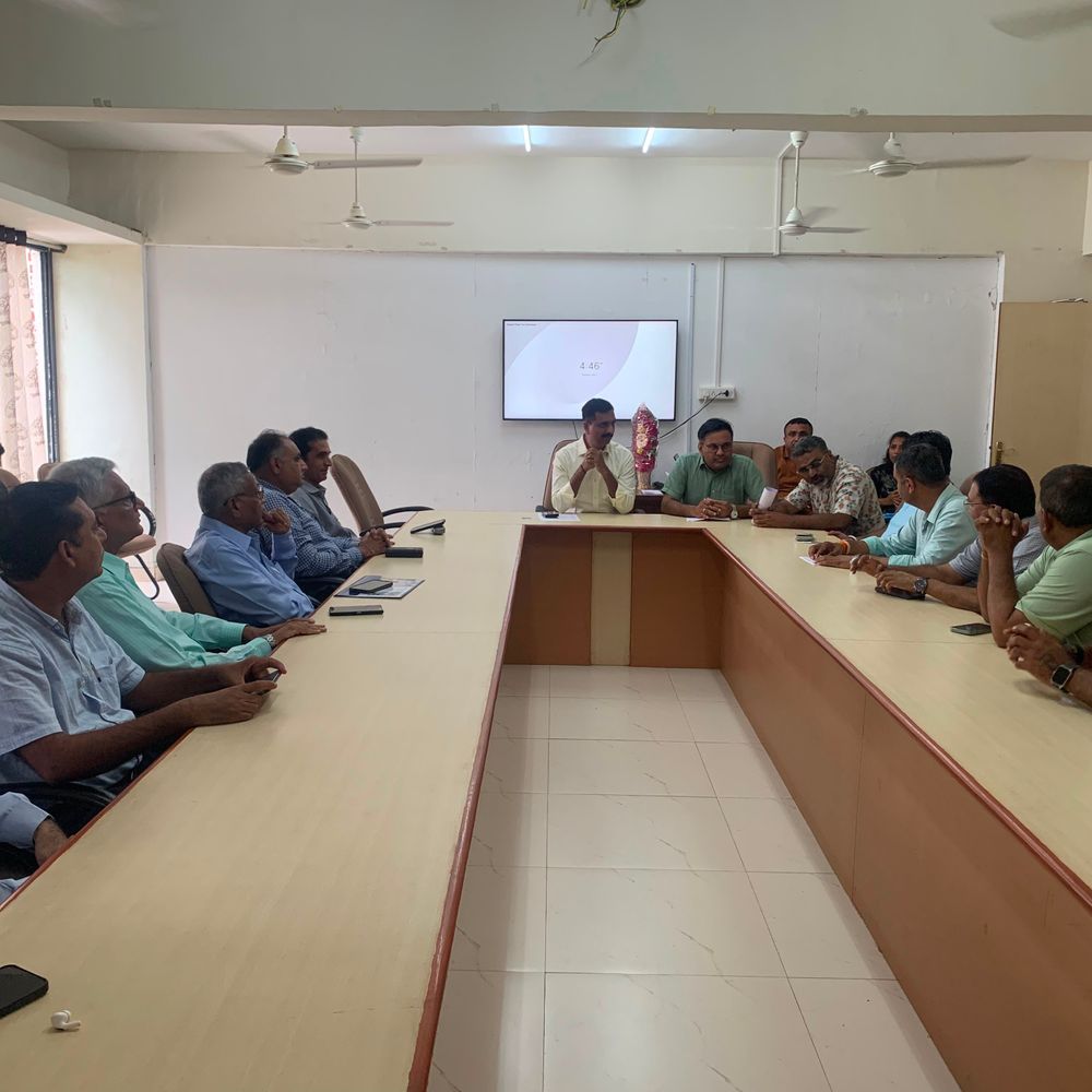 GST વિભાગે ફેક બિલિંગ સામે કડક કાર્યવાહી કરી:450થી વધુ GST રજીસ્ટ્રેશન રદ કર્યા, સ્ટેટ ટેક્સ વિભાગની વેપારીઓ અને ટેક્સ એસોસિએશન સાથે એક મહત્વપૂર્ણ બેઠક