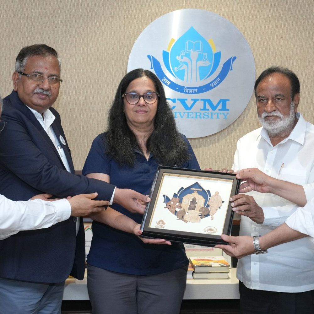 CVM યુનિવર્સિટીમાં યુનિવર્સિટી ઓફ નોર્થ ફ્લોરિડાના ડીનની મુલાકાત:આંતરરાષ્ટ્રીય શૈક્ષણિક સહયોગ મજબૂત કરવા ઉચ્ચ સ્તરીય બેઠક યોજાઈ