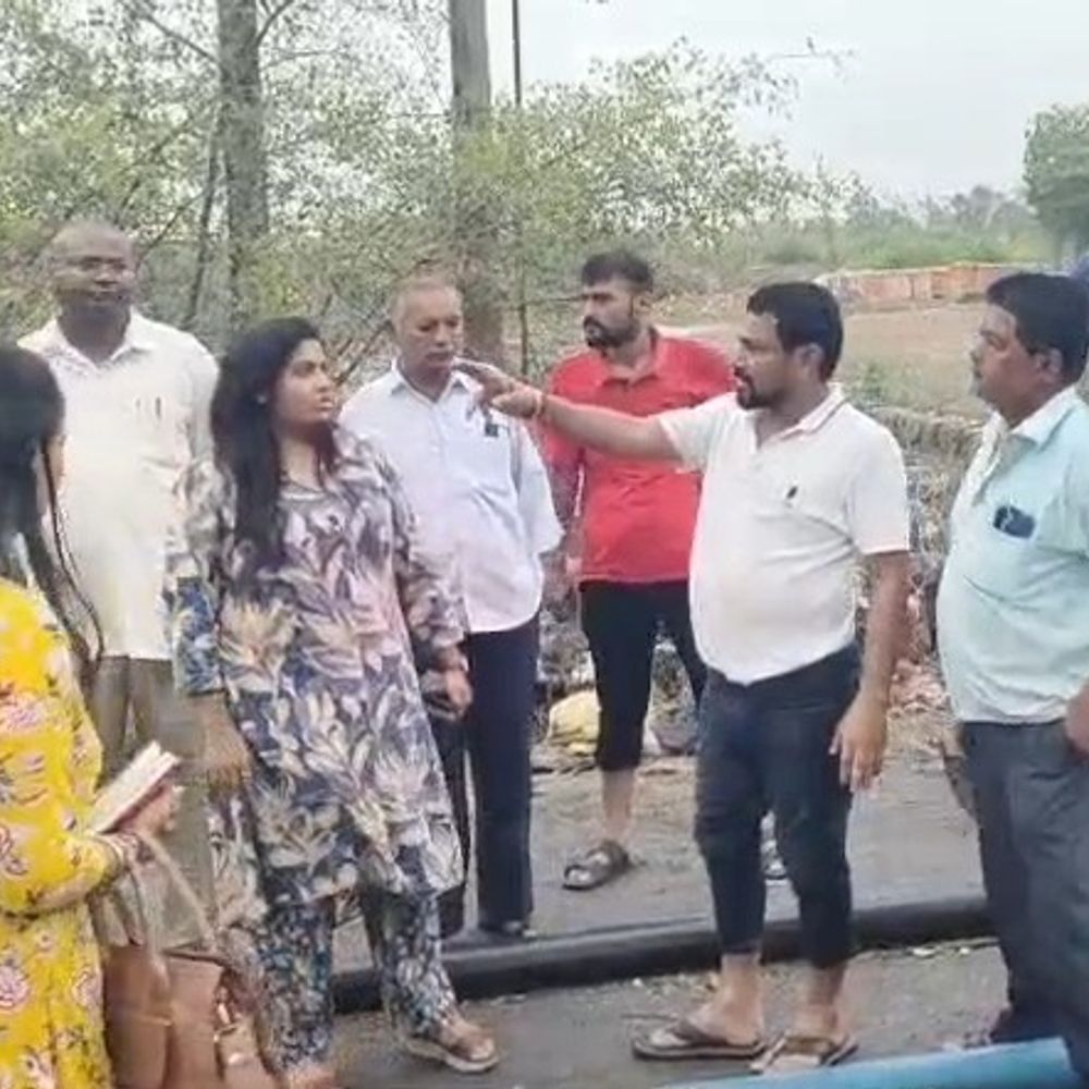 માંગરોળ જળબંબોળ વચ્ચે તંત્ર લાગ્યુંકામે:માંગરોળમાં ભારે વરસાદ બાદ સોસાયટીઓમાંથી પાણી ઉતર્યા; વન વિભાગ અને વહીવટી તંત્રની ભારે જહેમત બાદ લોકોએ લીધો રાહતનો શ્વાસ
