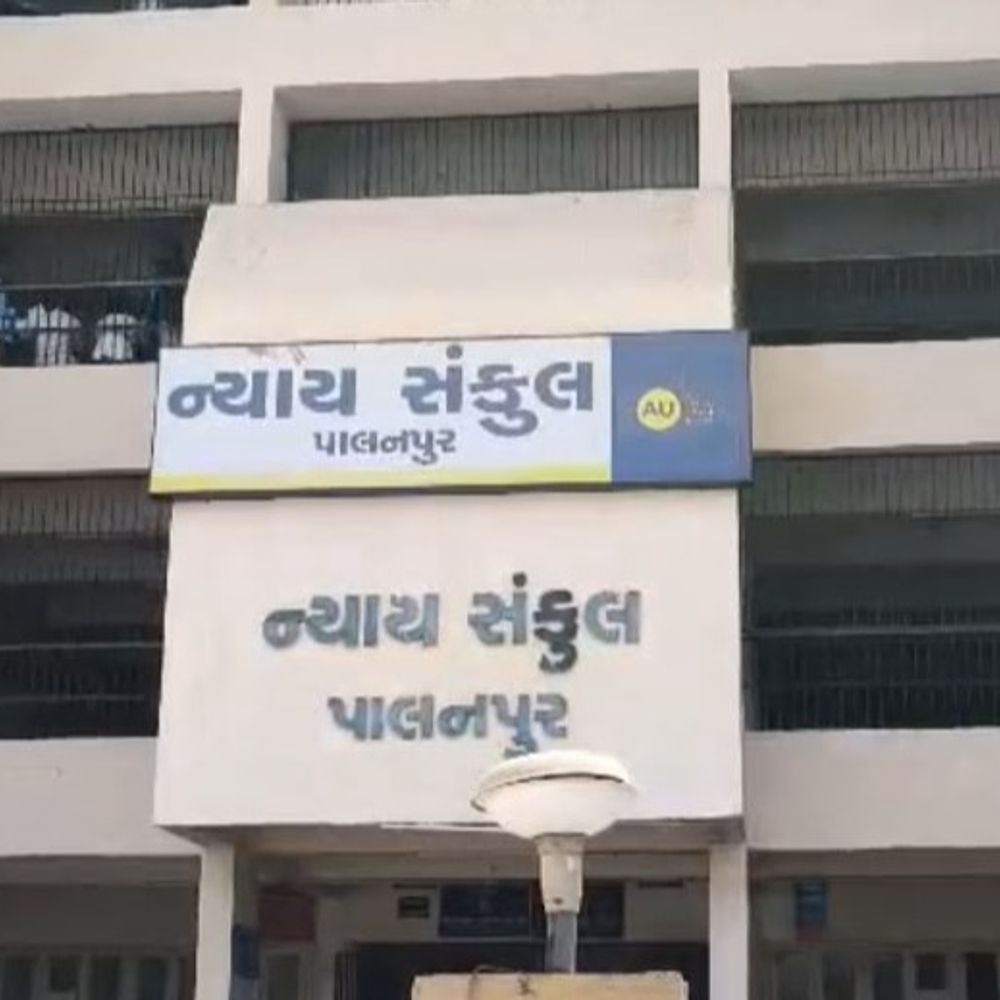 ચરસની હેરાફેરીના કેસમાં એક આરોપીને 20 વર્ષની સજા:પાલનપુરની એડિશનલ સેશન્સ કોર્ટે રૂ. 2 લાખનો દંડ પણ ફટકાર્યો; અન્ય એક આરોપી હાલ ફરાર