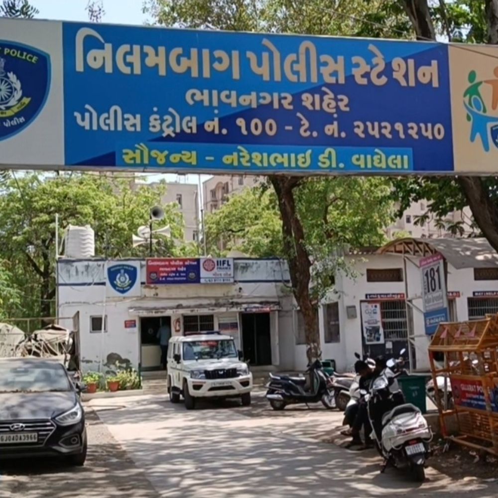 ઈન્સ્યોરન્સ પોલિસીના વળતર મામલે SBI લાઈફના મેનેજર પર હુમલો:ગ્રાહકે સમરસ હોસ્ટેલ પાસે મેનેજરને માર મારી જાનથી મારવાની ધમકી આપી, ₹18 લાખના ચેક પડાવ્યા