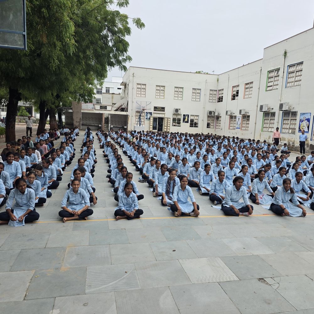 પાટણની શાળામાં DOKRA રનિંગ ક્લબનો કાર્યક્રમ:કરણ બ્રહ્મભટ્ટે સ્વાસ્થ્ય અને વૃક્ષારોપણનો સંદેશ આપ્યો