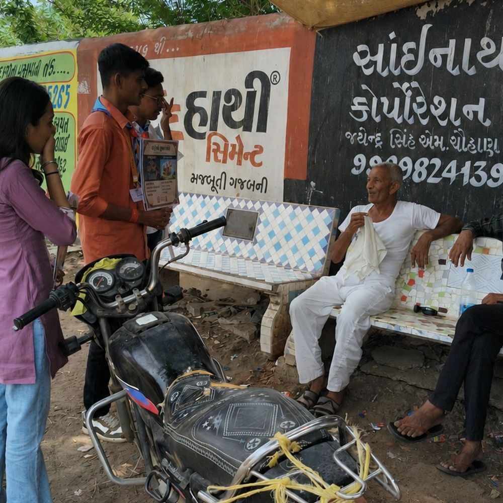 સિલ્વર ઓક યુનિવર્સિટીએ સણથલ ગામે જાગૃતિ અભિયાન યોજ્યું:"નશા અને તમાકુ મુક્ત ભારત" માટે ગ્રામજનોને પ્રેરિત કરાયા