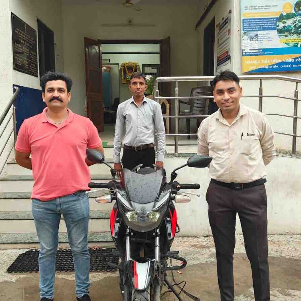 પાલનપુરમાં ચોરાયેલી મોટરસાયકલ સાથે સગીર પકડાયો:પોલીસે આરટીઓ સર્કલ પાસેથી મુદ્દામાલ સાથે ધરપકડ કરી