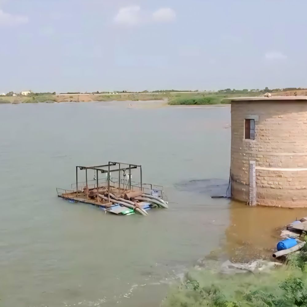 સુરેન્દ્રનગરનો ધોળીધજા ડેમ 90% ભરાયો:ભારે વરસાદ અને કેનાલ દ્વારા પાણી છોડાતાં ડેમની જળસપાટીમાં વધારો, નીચાણવાળા વિસ્તારોને એલર્ટ કરાયા