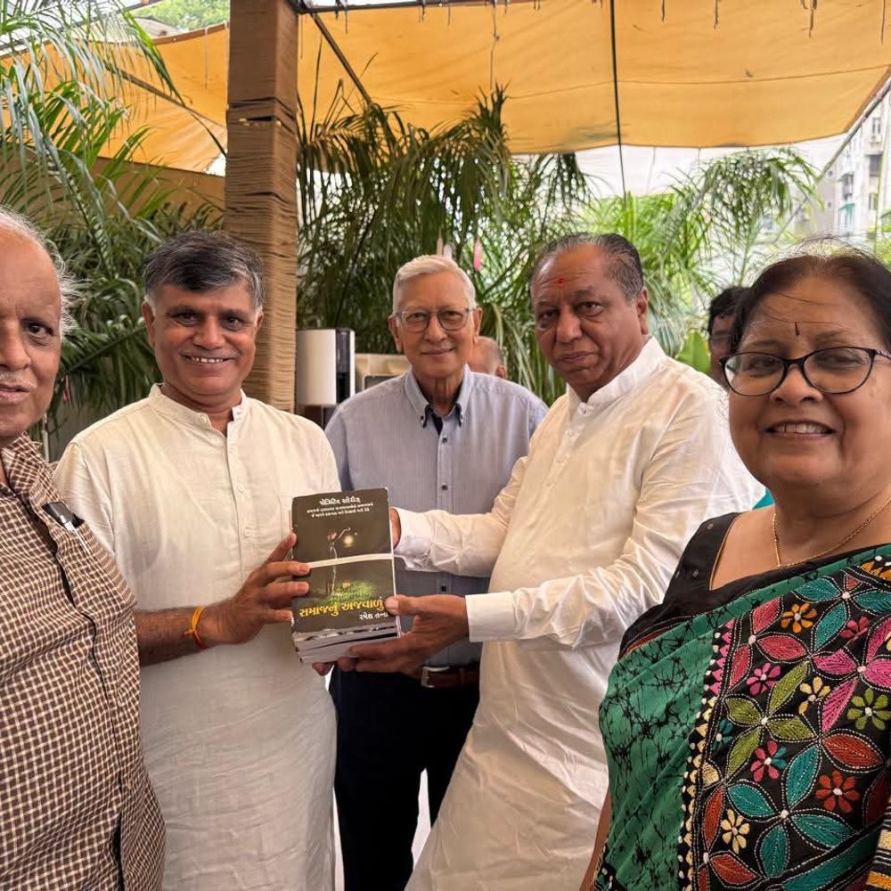 વસ્ત્રાપુરમાં મેયર હિતેશ બારોટે પુસ્તક પરબનું ઉદ્ઘાટન કર્યું:હાયર ઘેન હોપ ફાઉન્ડેશન દ્વારા માતૃભાષા પ્રચારનો પ્રયાસ