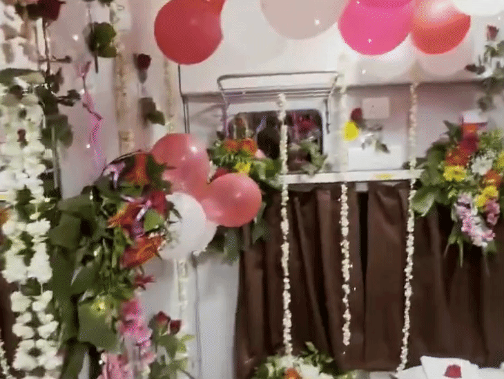 ટ્રેનમાં 'સુહાગરાત કોચ': ગુલાબ, ફુગ્ગા અને 'I Love You'