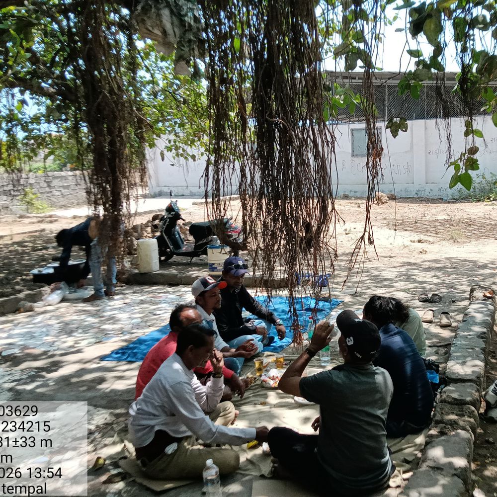 ચોરવાડમાં જાહેરમાં દારૂની મહેફિલનો વીડિયો વાયરલ થયો.:​ગાંધીના ગુજરાતમાં દારૂબંધીના ધજાગરા: જૂનાગઢના ચોરવાડમાં વરસાદી માહોલ વચ્ચે જાહેરમાં દારૂ-નોનવેજની પાર્ટી માણતા શખ્સોનો વીડિયો વાયરલ થતાં પોલીસ કામગીરી સામે ઉઠ્યા સવાલો.