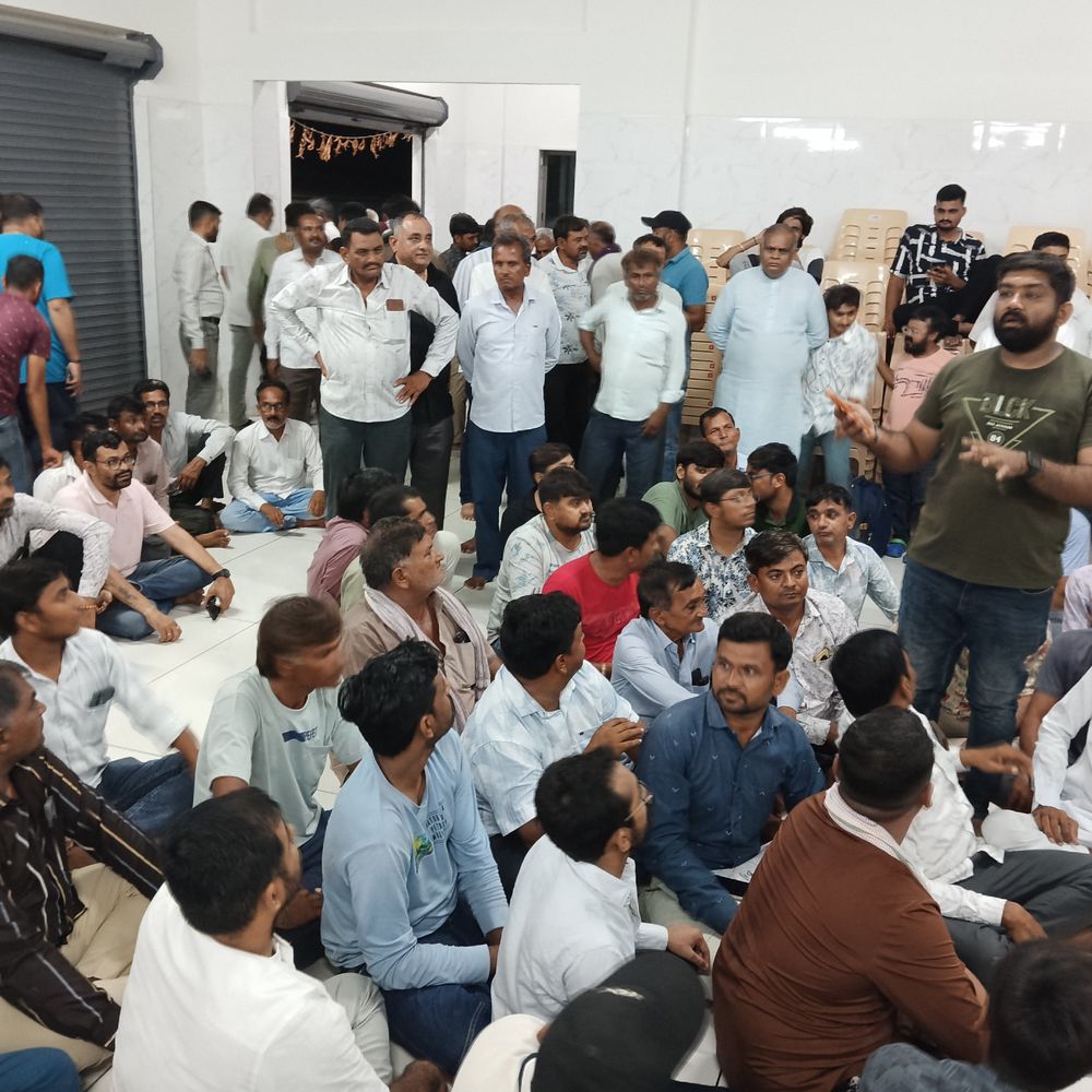 જેતપરમાં ખેડૂતોનું આંદોલન પાર્ટ-3:અમદાવાદ, ગાંધીનગર સહિત 12 જિલ્લાના ખેડૂત આગેવાનો એકત્ર થયા, યોગ્ય વળતર નહીં તો વીજ થાંભલા ઉખેડવાની ચીમકી