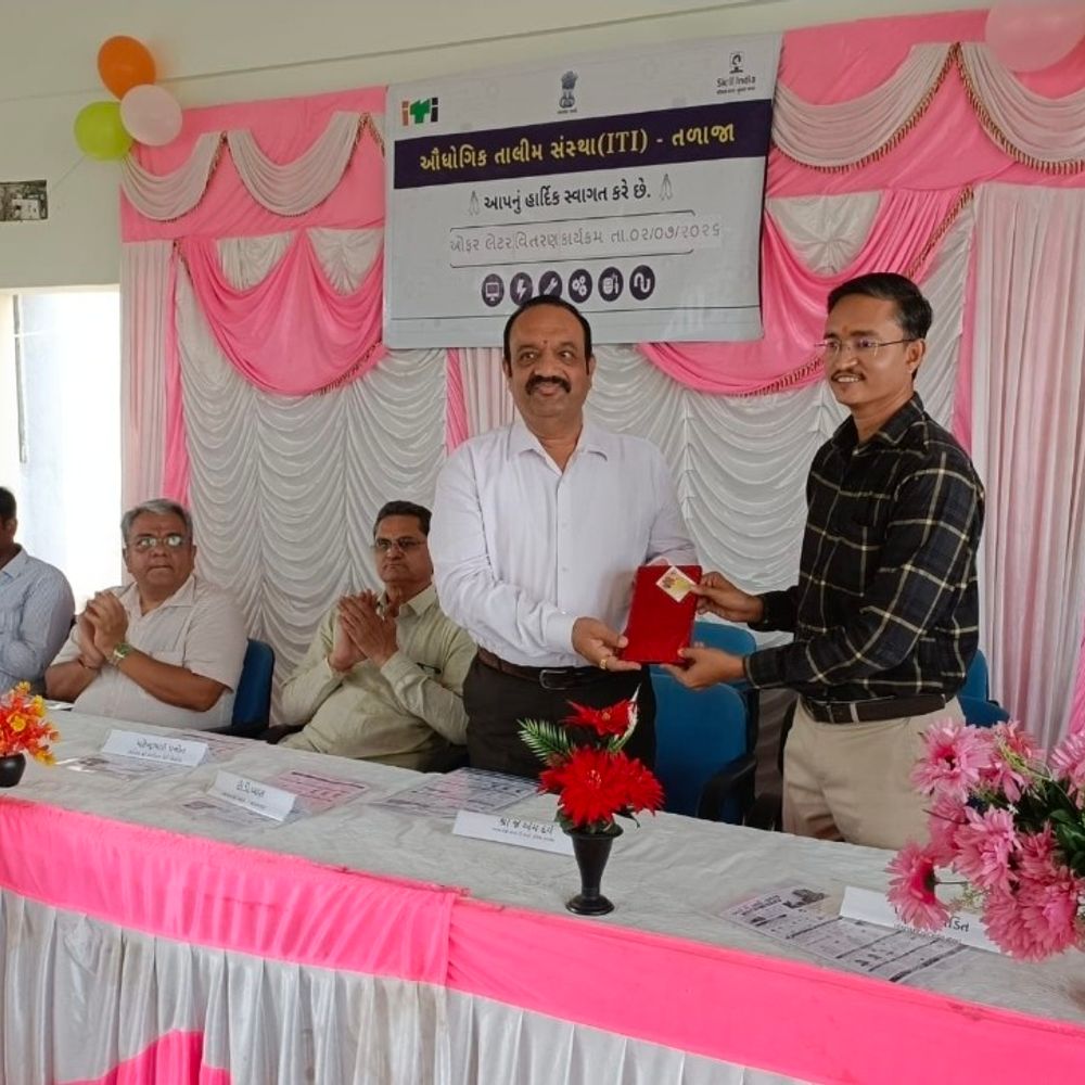 તળાજા ITI ના 202 વિદ્યાર્થીઓને નોકરીની ઓફર મળી:ટાટા, અદાણી સહિતની કંપનીઓ દ્વારા ₹15-25 હજારનો પગાર
