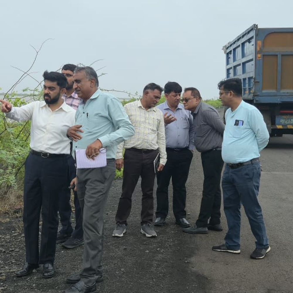 મોરબી કલેક્ટરની માળિયાના સોલ્ટ પાન, જુમાવાડી મુલાકાત:અગરિયા-માછીમારોના પ્રશ્નો સાંભળ્યા, વરસાદી પાણી નિકાલની સૂચના આપી