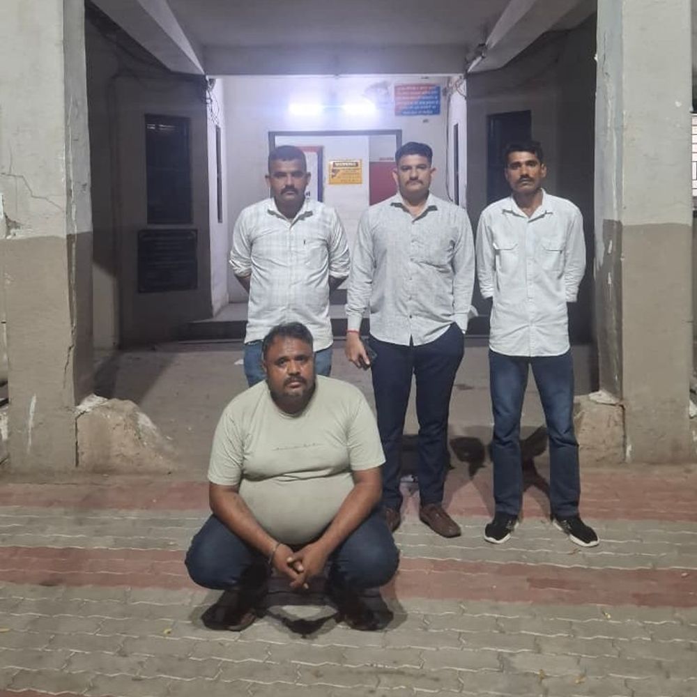 વઢવાણ-સુરેન્દ્રનગરના બે ફરાર આરોપી ઝડપાયા:પેરોલ ફર્લો સ્કવોડે ભચાઉ અને સુરેન્દ્રનગરથી પકડ્યા