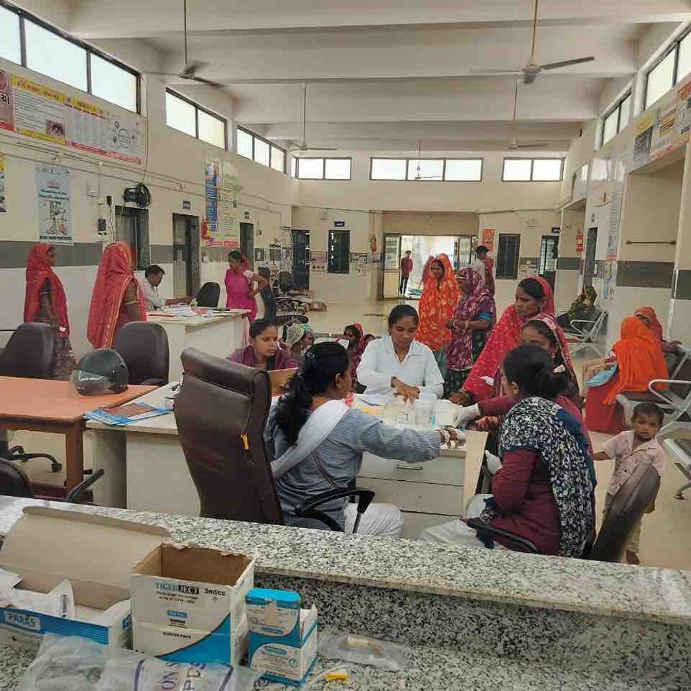 સુરેલા PHC ખાતે 27 સગર્ભાઓની તપાસ:પ્રધાનમંત્રી સુરક્ષિત માતૃત્વ અભિયાન અંતર્ગત કેમ્પ યોજાયો
