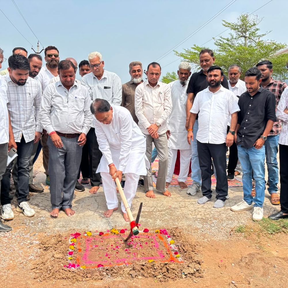 હિંમતનગર બાયપાસ-પોલાજપુર રોડનું ખાતમુહૂર્ત:ધારાસભ્ય વિનેન્દ્રસિંહ ઝાલાના હસ્તે માર્ગ નિર્માણ કાર્ય શરૂ