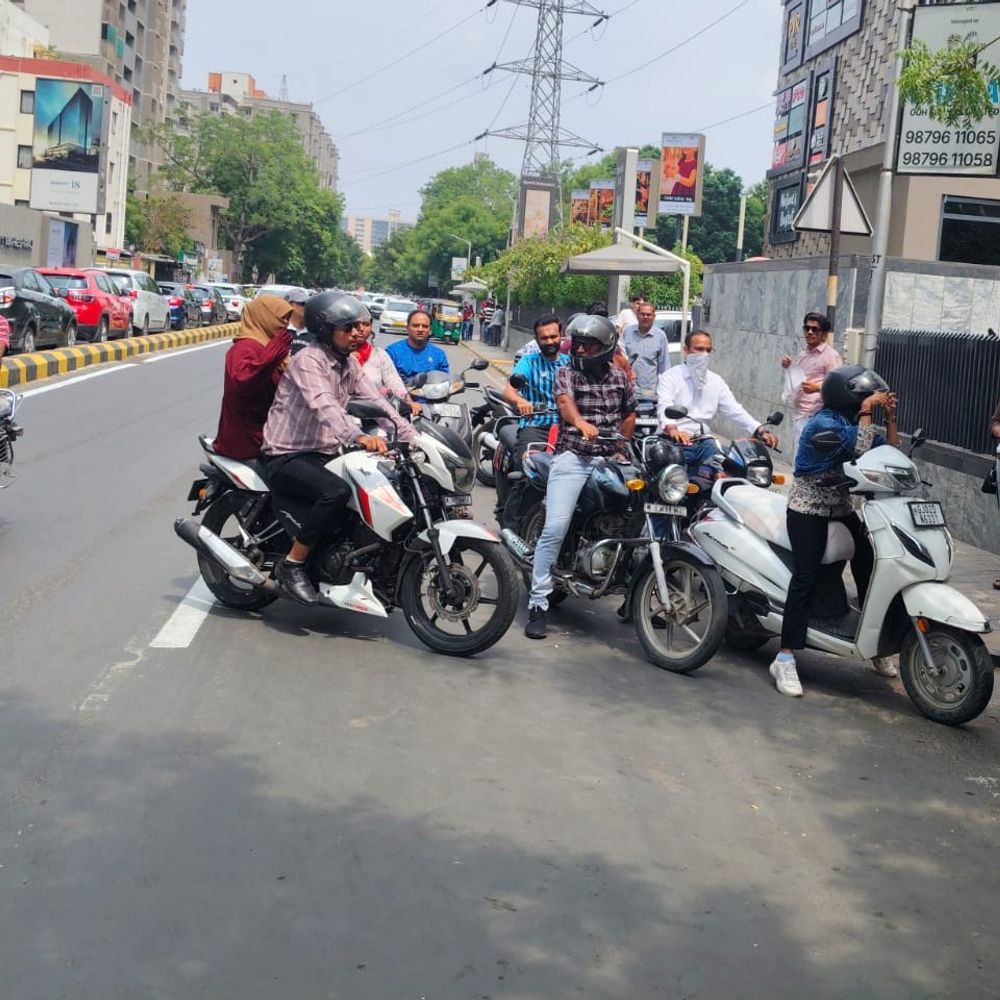 195 ગામડાઓમાંથી સુભાષબ્રિજ-વસ્ત્રાલ RTOમાં નોંધણી કરાવશો તો AMC ટેક્સ લેશે:વર્ષે 10 કરોડની આવક વધવાનો અંદાજ; સુરત મનપા બાદ AMCનો નિર્ણય