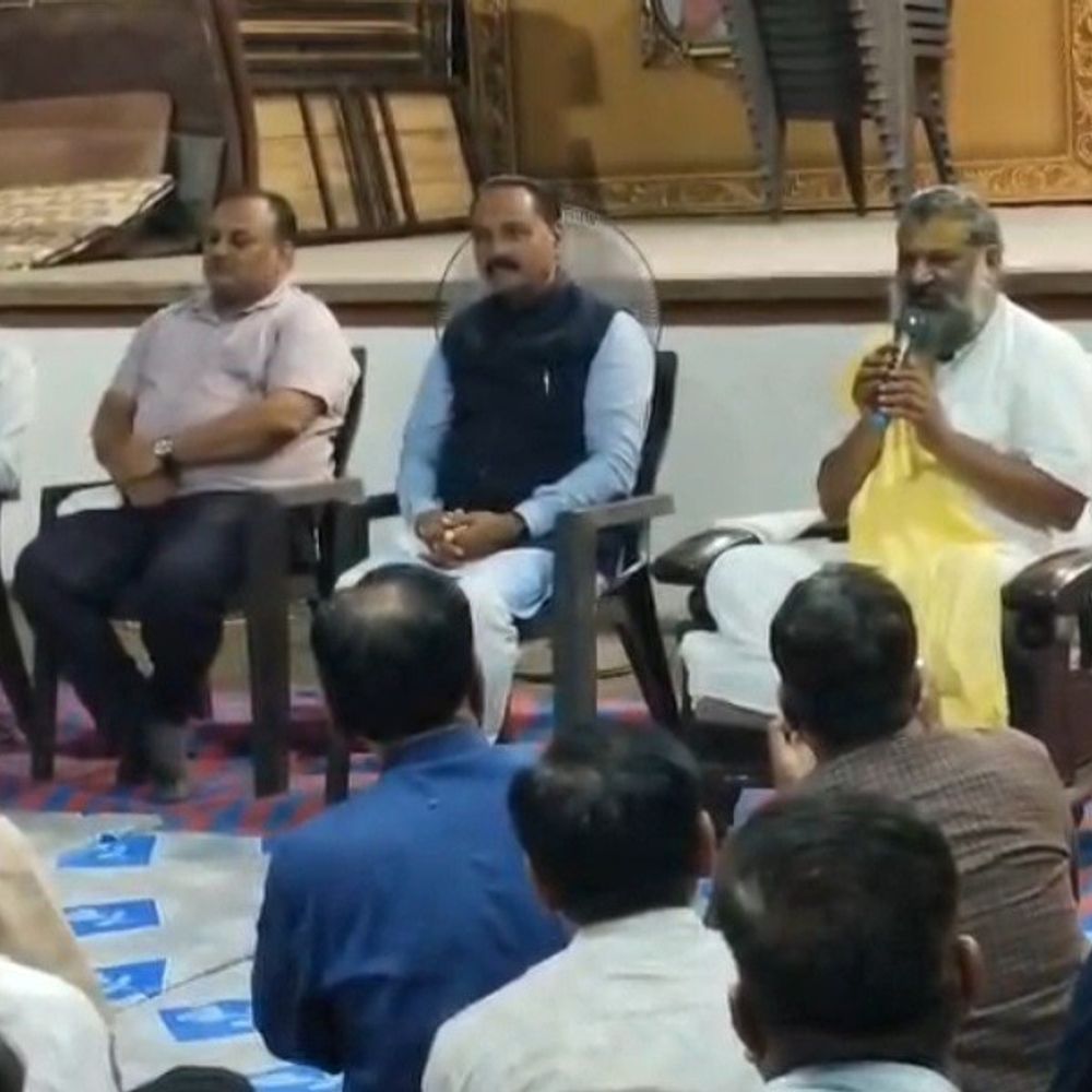 લીંબડીમાં જગન્નાથજીની રથયાત્રા માટે વેપારીઓની બેઠક:શ્રી સૌરાષ્ટ્ર નિંબાર્ક ધામ મોટા મંદિર દ્વારા આયોજનની રૂપરેખા રજૂ