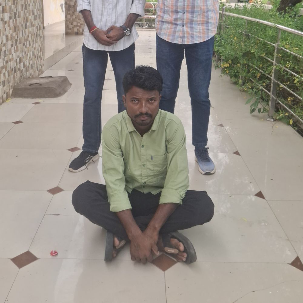 પોક્સોના ગુનામાં ફરાર આરોપી ઝડપાયો:છેલ્લા એક વર્ષથી નાસતા ફરતા આરોપીને સુરેન્દ્રનગરથી પેરોલ ફર્લો સ્કવોડે ઝડપ્યો