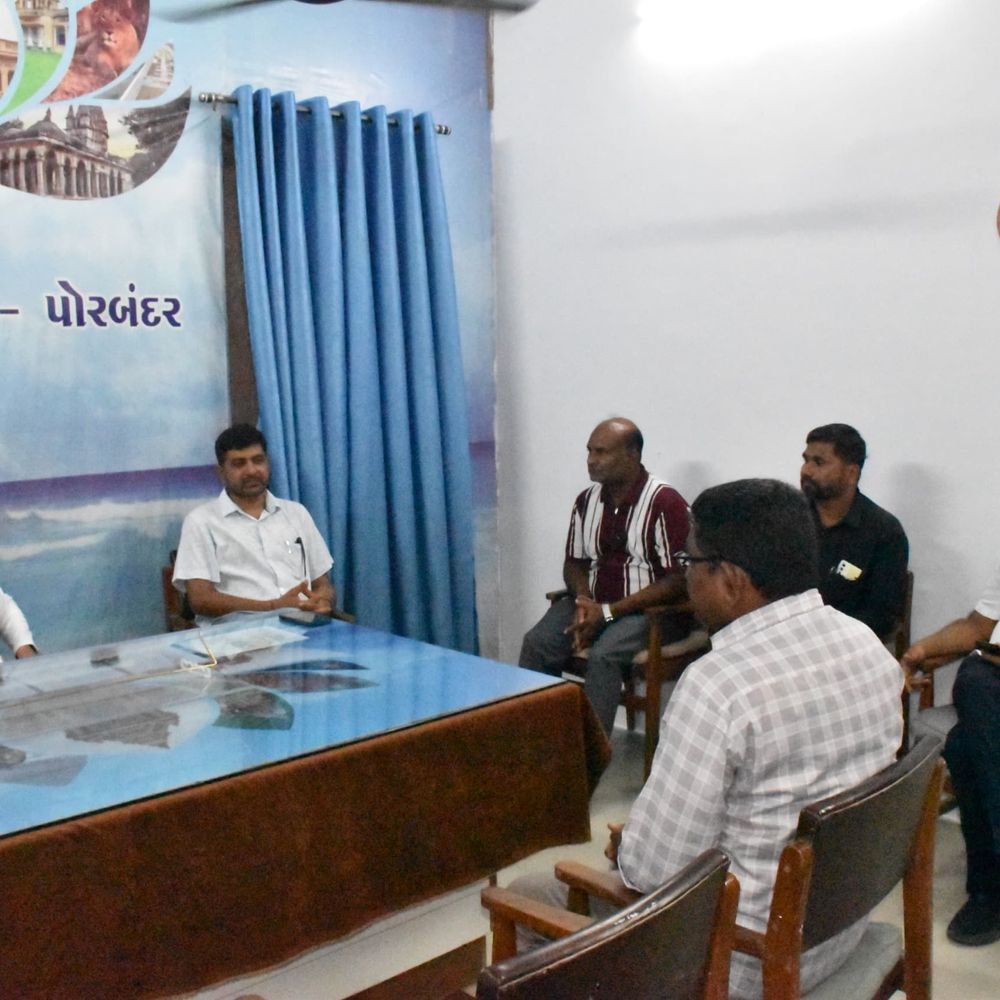 મંત્રી અર્જુન મોઢવાડિયાએ તાલુકા પંચાયત કચેરીની મુલાકાત લીધી:આવાસ યોજનાઓની પ્રગતિ અંગે અધિકારીઓ પાસેથી વિગતવાર માહિતી મેળવી