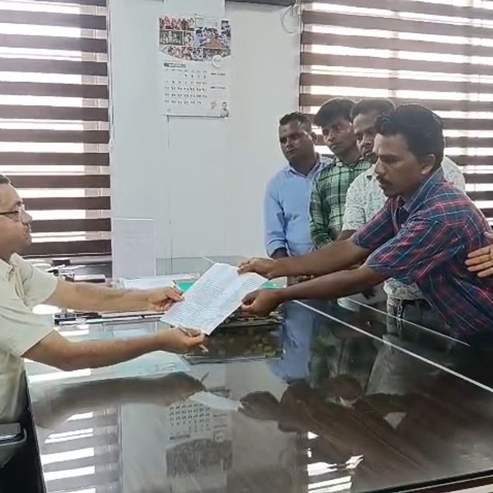 વલસાડ જિ.પં. સભ્યના પતિ સામે કાર્યવાહીની માંગ:હિનાબેનના પતિ વિપુલ રાઉત સરપંચો અને તલાટી સામે રોફ જમાવતા હોવાનો આક્ષેપ; DDO અને કલેક્ટરને લેખિત રજૂઆત