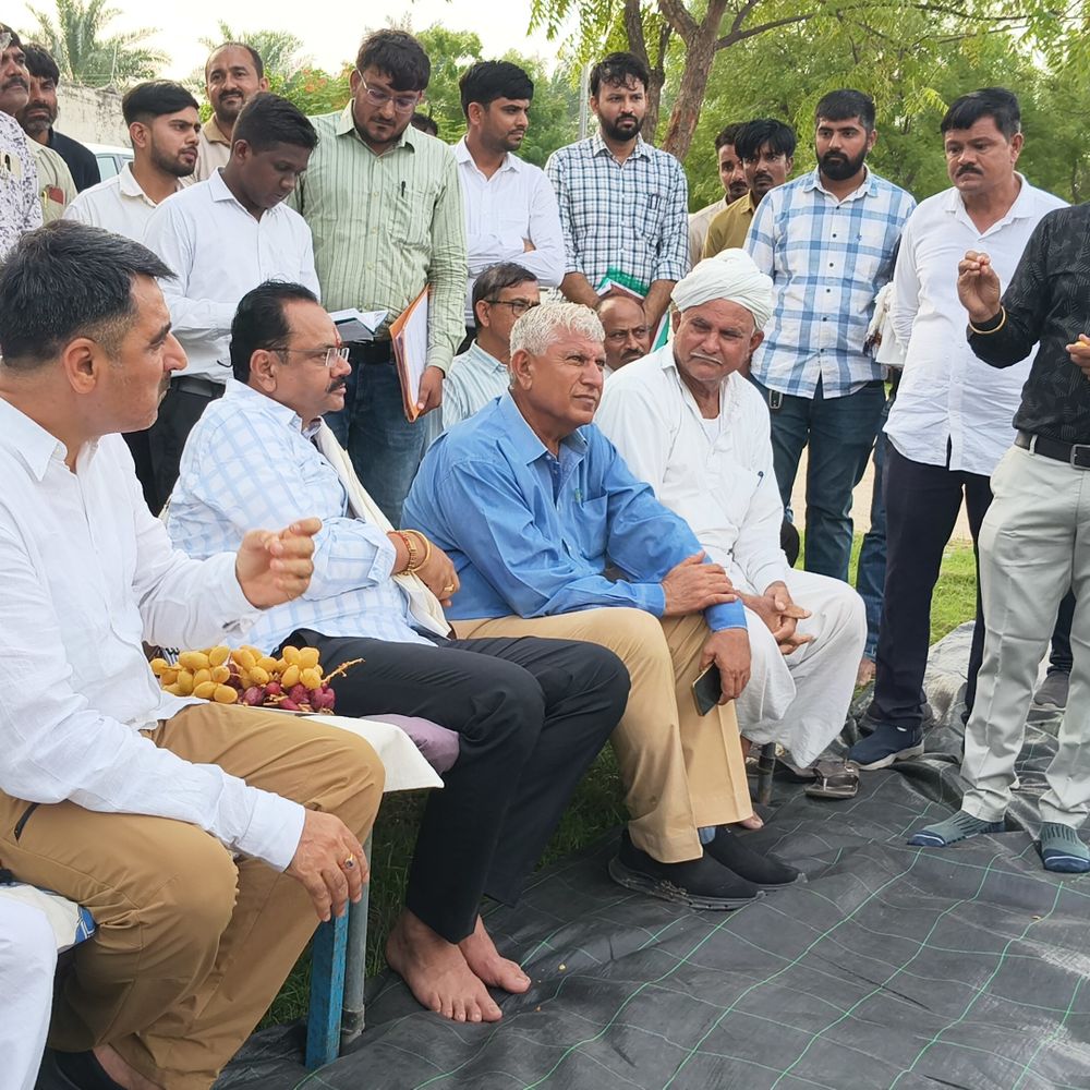 કૃષિ મંત્રી- વિધાનસભાના અધ્યક્ષે ખારેક ફાર્મની મુલાકાત લીધી:આધુનિક ખેતી બિરદાવી, નર્મદા જળથી આવક વધારવા ટેકનોલોજી અપનાવવા અપીલ