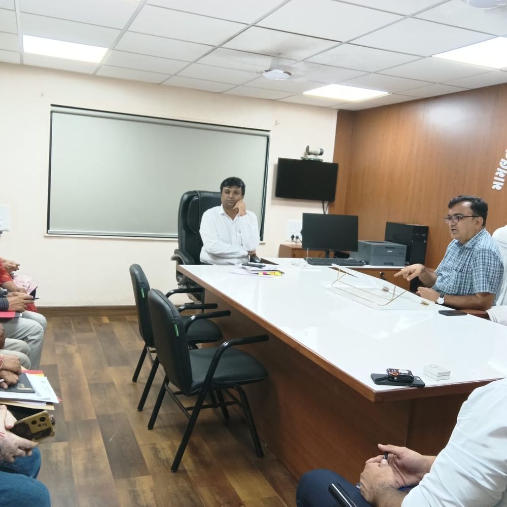 કલેક્ટર જી.એચ. સોલંકીએ ચોટીલાના ગામોની મુલાકાત લીધી:ગ્રામજનોના પ્રશ્નો સાંભળી, સરકારી કચેરીઓની સમીક્ષા કરી