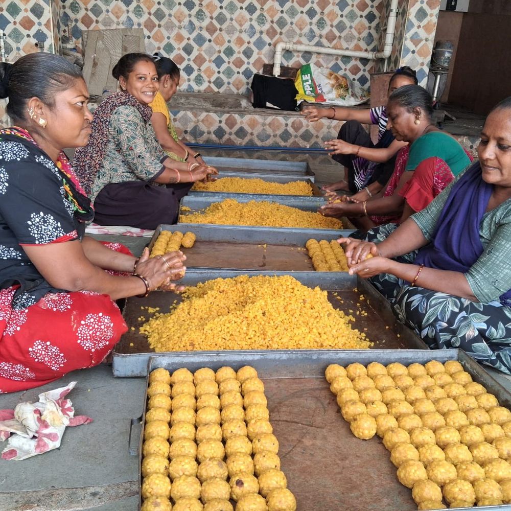 જામનગરમાં અષાઢી બીજે 7 હજાર લાડુનું વિતરણ:ઘી સીડ્સ એસોસિએશન દ્વારા ગૌશાળામાં ગાયોને તેમજ બુંદીના લાડુ મજૂરોને પ્રસાદ રૂપે અપાશે