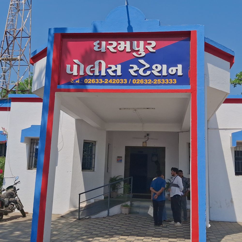 ધરમપુરમાં બે દીકરાઓએ પિતાને માર મારી હત્યા કરી:દારૂના નશામાં ઝઘડો કરી મારપીટ કરતા પુત્રોને ગુસ્સો આવ્યો, આવેશમાં આવી કુહાડીનો હાથો મારતા લોહીલુહાણ હાલતમાં ઢળી પડ્યા