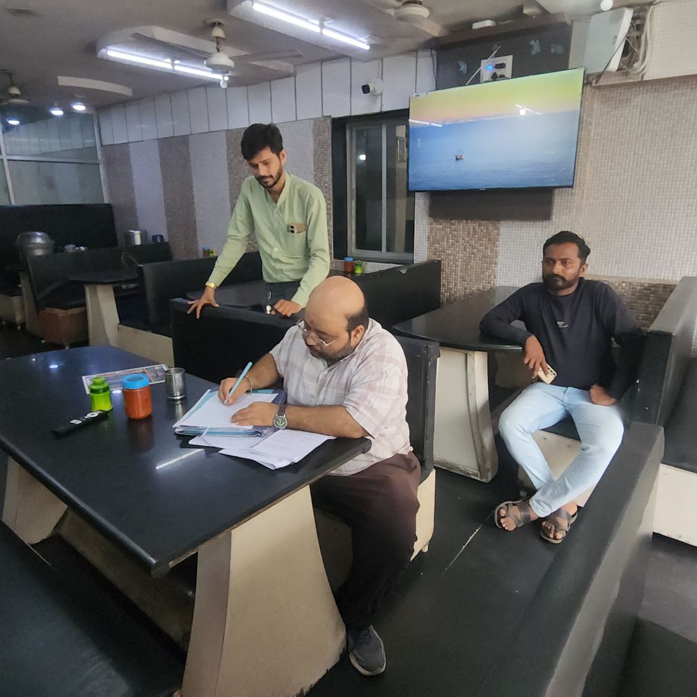 સોમનાથમાં ફૂડ વિભાગનો સપાટો, 3 હોટલોને નોટિસ:રેવન્યુ વિભાગ સાથે ચેકિંગ, સંચાલકોનો કોરિડોર માટે દબાણનો આક્ષેપ