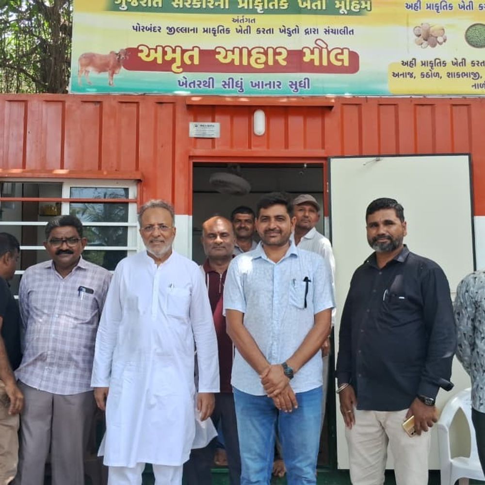 વન મંત્રી અર્જુન મોઢવાડિયાએ પોરબંદરમાં મુલાકાત લીધી:અમૃત આહાર મોલમાં પ્રાકૃતિક ઉત્પાદનોનું નિરીક્ષણ કર્યું