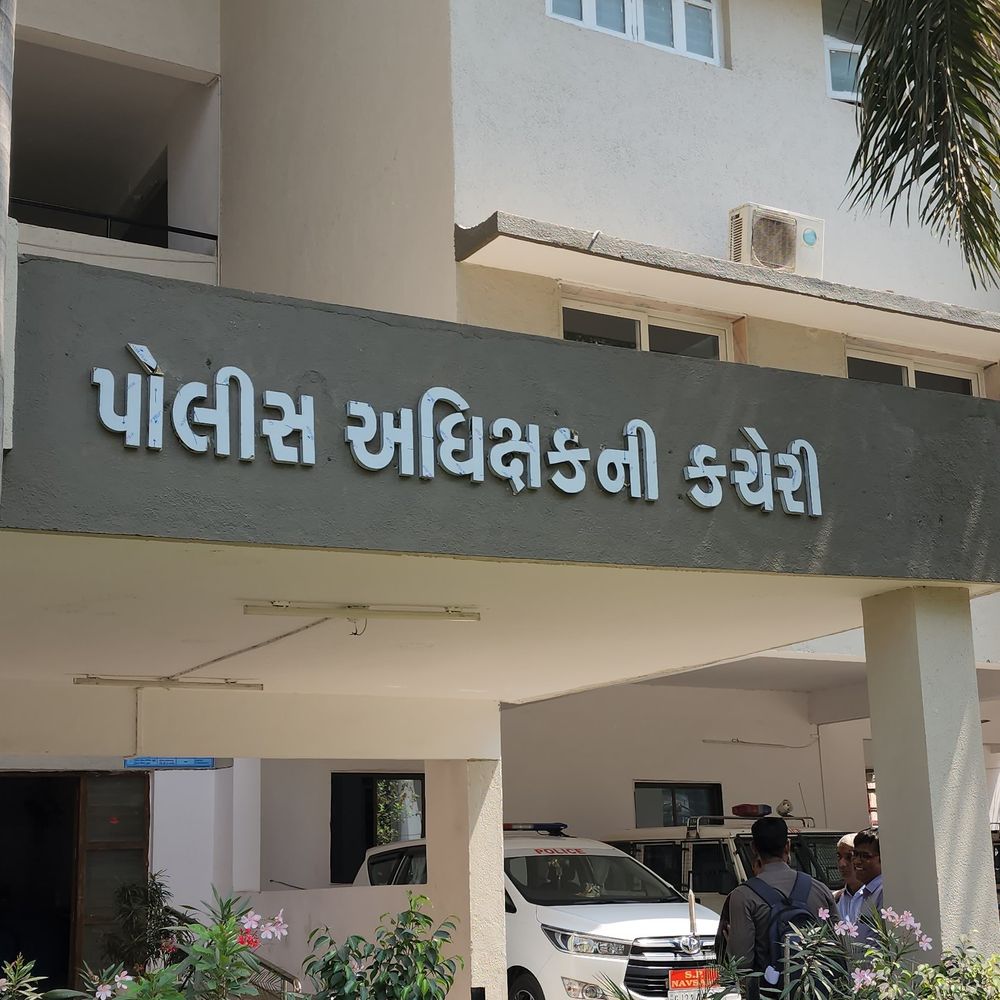નવસારીની દીકરી પર કર્ણાટકમાં સાસરિયાંનો ત્રાસ:લગ્ન પહેલાં 20 લાખ, બાદમાં ધમકી આપી વધું 50 હજાર પડાવ્યા; ઢોર માર મારી પહેરેલા કપડે કાઢી મૂકી