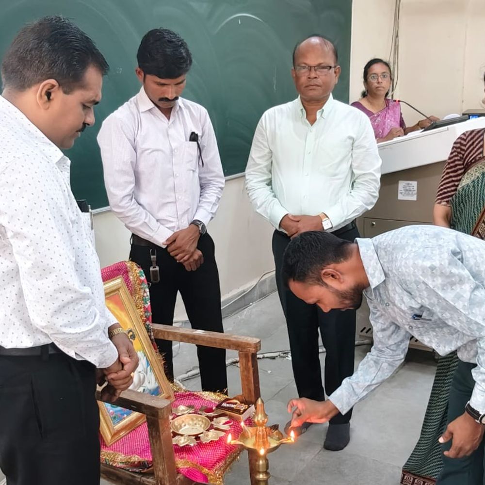સોનગઢ કોલેજમાં નિઝરના પ્રાધ્યાપકોની ફેકલ્ટી ઓરિએન્ટેશન મુલાકાત:શૈક્ષણિક જ્ઞાનના આદાન-પ્રદાન માટે સફળ આયોજન