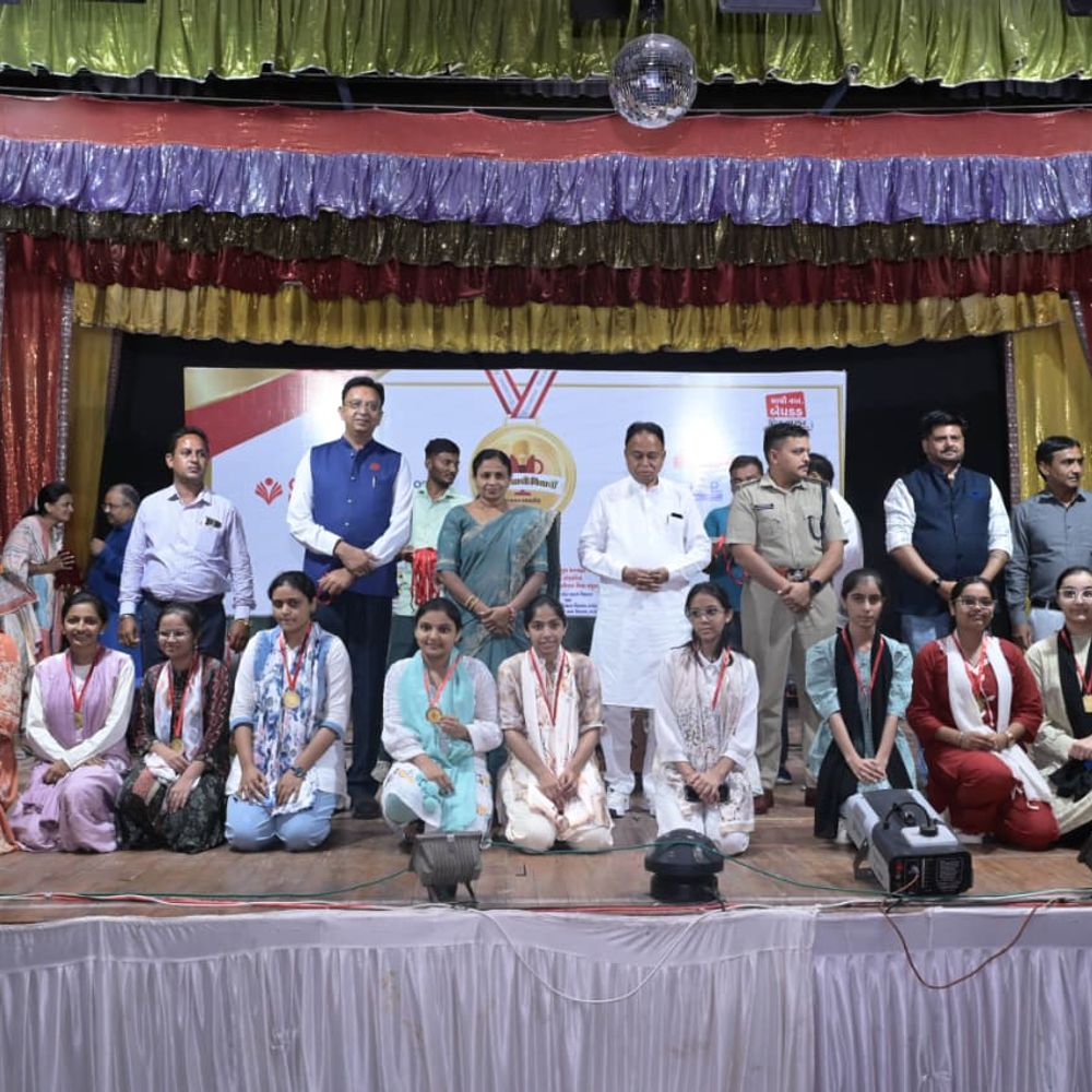હિંમતનગરના તેજસ્વી વિદ્યાર્થીઓને દિવ્ય ભાસ્કર દ્વારા મેડલથી સન્માનિત કરાયા
