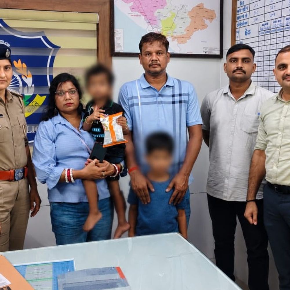સોમનાથમાં ગુમ 3 વર્ષનો બાળક ગણતરીના કલાકોમાં મળ્યો:પોલીસે નેત્રમ CCTV અને ટેક્નિકલ સર્વેલન્સથી શોધી કાઢ્યો, યુપીનો પરિવાર દર્શને આવ્યો હતો