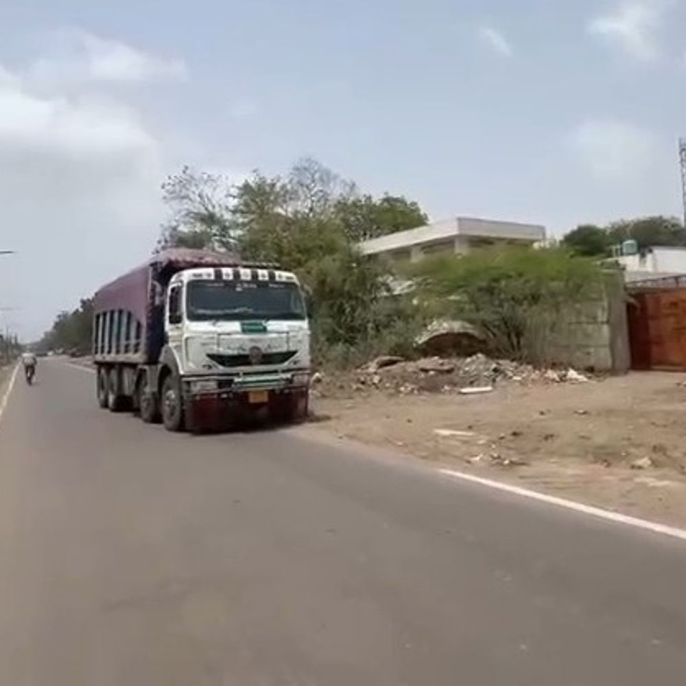 ગેરકાયદે ખનિજ વહન કરતી 6 ટ્રક જપ્ત:ખનિજ વિભાગે ₹2.10 કરોડનો મુદ્દામાલ કબજે કર્યો, આકસ્મિક તપાસ હાથ ધરાઈ