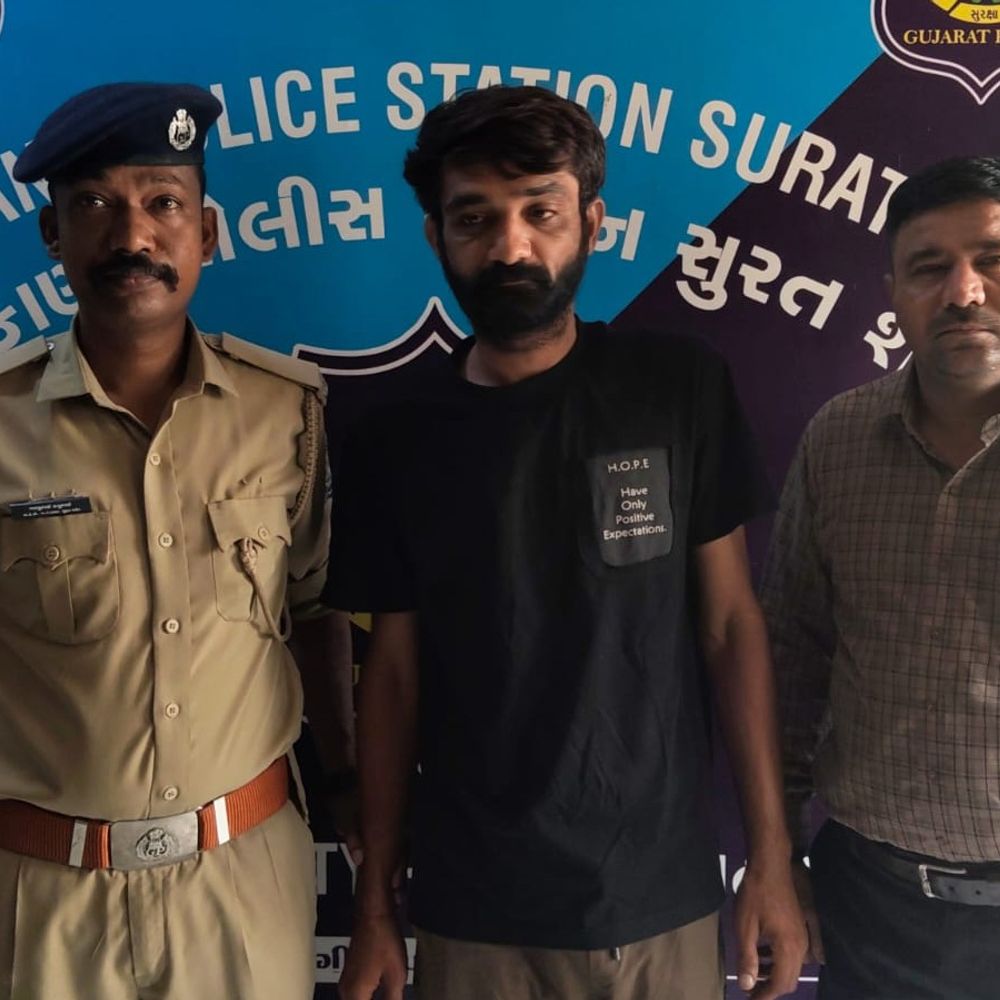 સુરત સહીત ગુજરાતમાં તરખાટ મચાવનાર રીઢો સ્નેચર ઝડપાયો:હત્યાના ગુનામાં જામીન પર છૂટી ચેઇન સ્નેચિંગ કરવા લાગ્યો હતો, 4 ગુનાઓનો ભેદ ઉકેલાયો